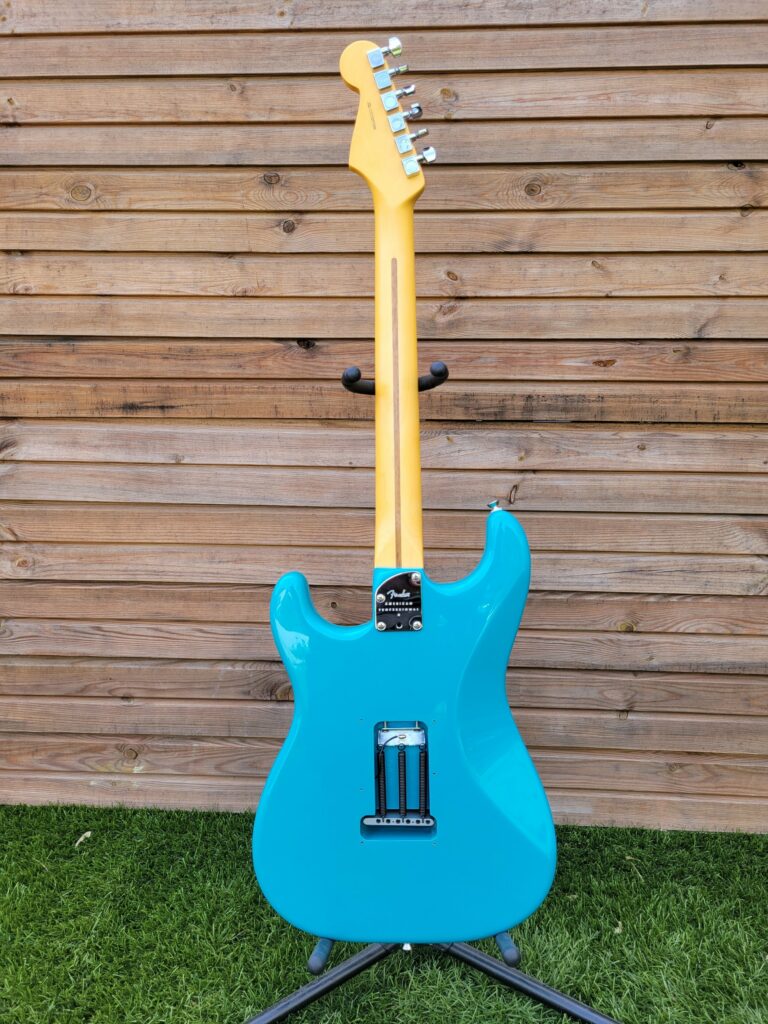FENDER STRAT AMERICAN PRO II - MIAMI BLUE